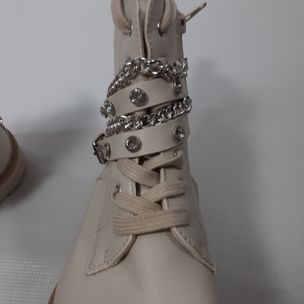 XOXO Payge Size 7M Cream Lace Up and Side Zip Ankle Boots with Chain Straps - Picture 8 of 9